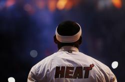 开云体育平台APP-布克西甲赛程出炉冲上热搜，NBA球星空降篮球国度是降维打击还是自我流放？
